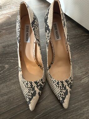 Steve Madden Beige and Black Snake-Print Pointed Toe Pumps